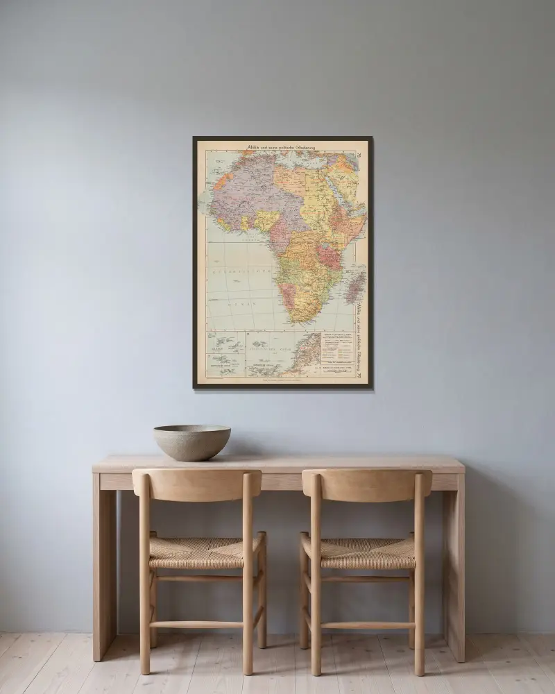 Afrika och dess politiska indelning av Wolfgang Preuss inramad på en vägg