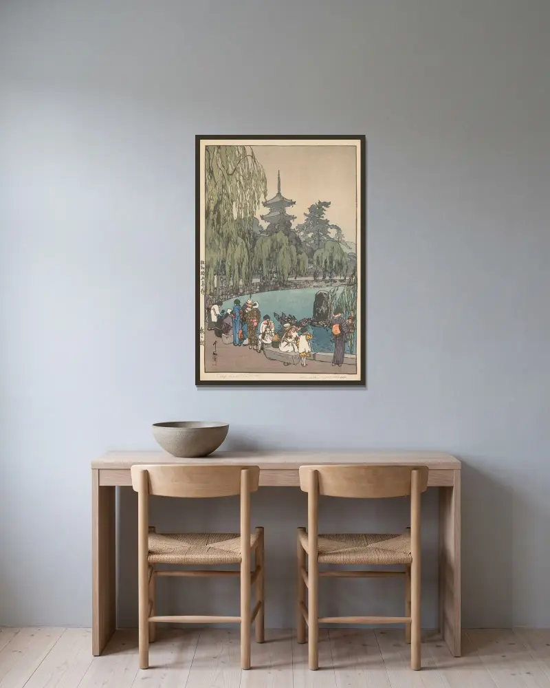 Carp and Tortoises av Yoshida Hiroshi inramad på en vägg