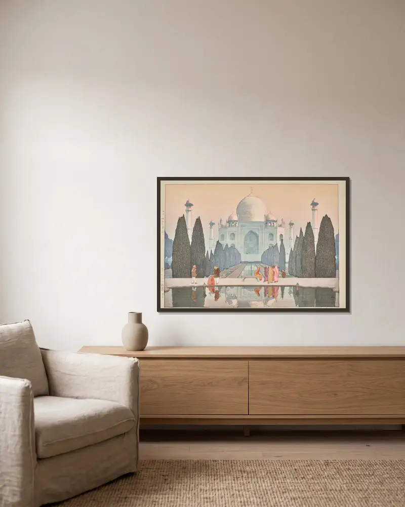Morgondimma vid Taj Mahal, nr 5 av Yoshida Hiroshi inramad på en vägg