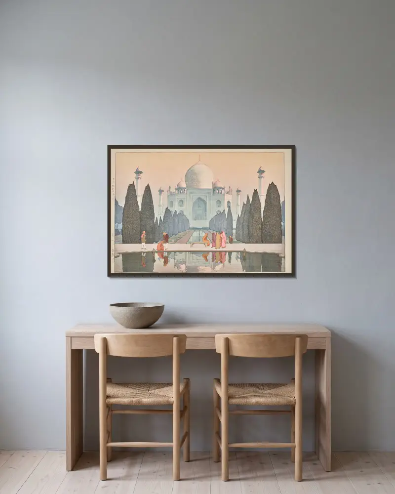 Morgondimma vid Taj Mahal, nr 5 av Yoshida Hiroshi inramad på en vägg