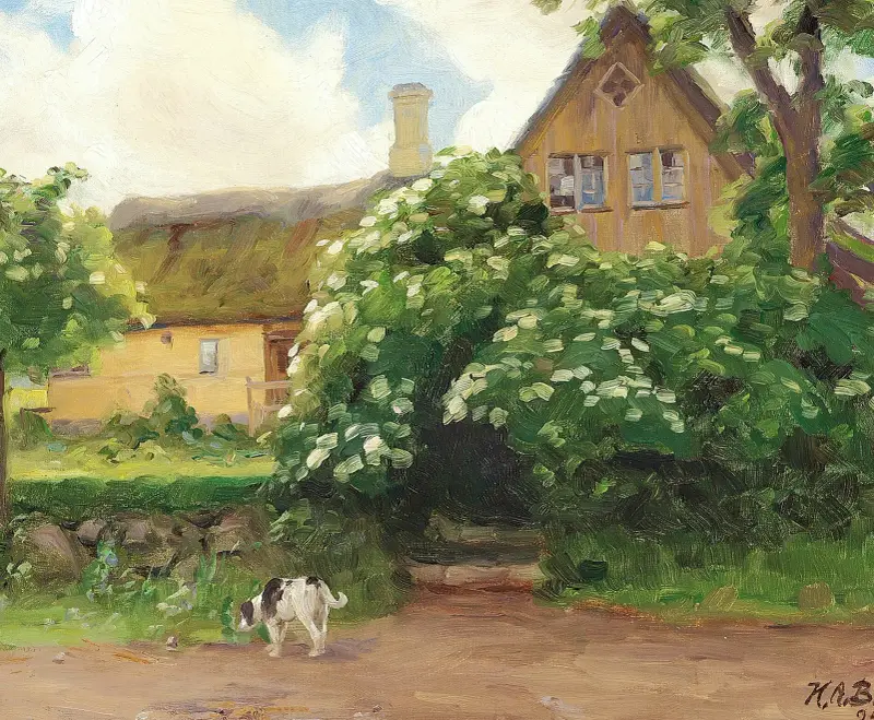 Blühender Holunderbusch und Hund am Eingang zu einem strohgedeckten Bauernhof im Dorf von Hans Andersen Brendekilde