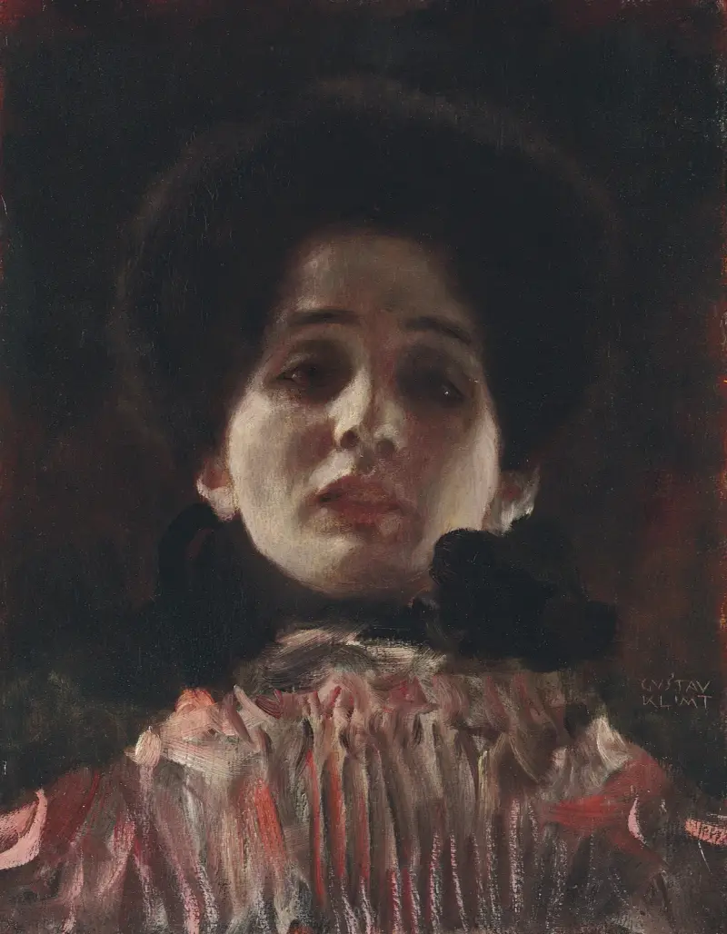 Kvinna framifrån i plisserad klänning av Gustav Klimt