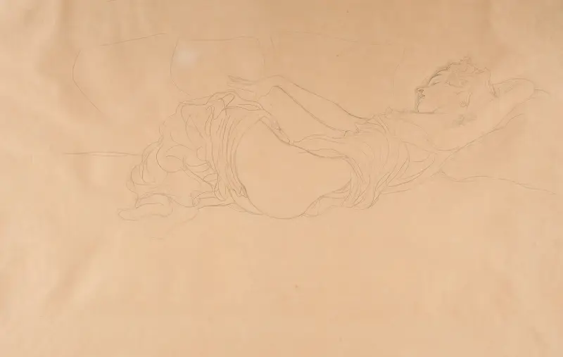 Kvinna liggande på rygg, delvis klädd av Gustav Klimt