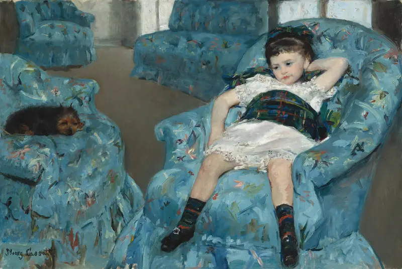 Liten flicka i blå fåtölj av Mary Cassatt