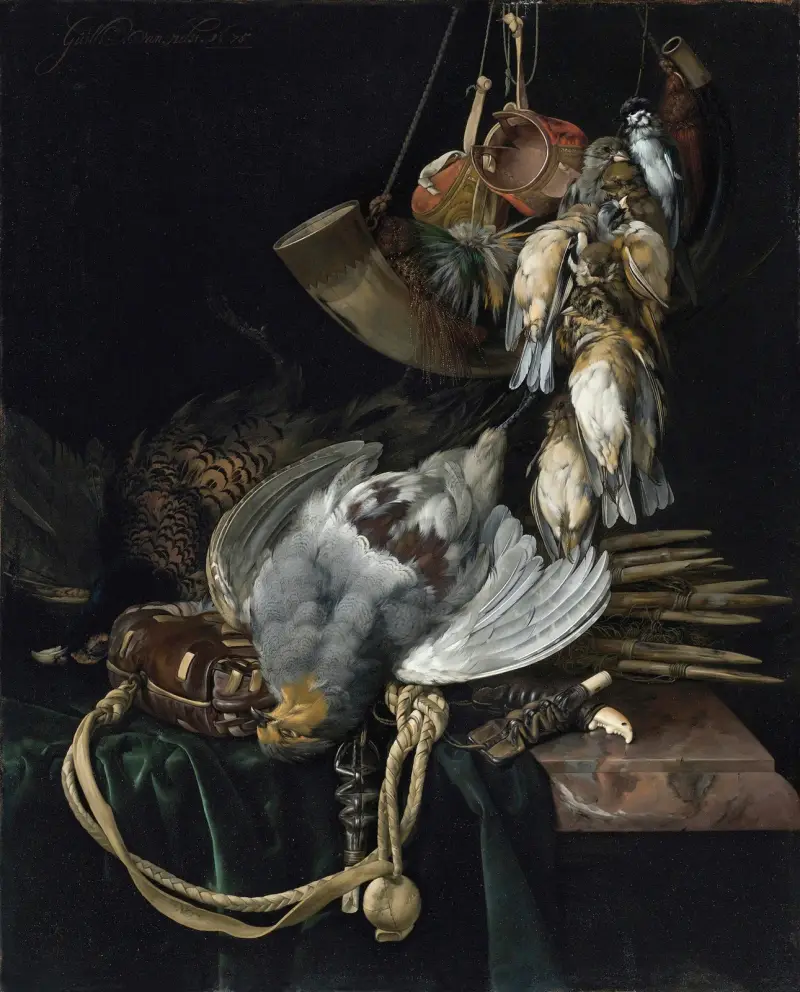 En rapphöna, en fasan, en jaktväska och fällor på en delvis draperad hylla, sångfåglar, ett jakthorn och falkhättor ovanför av Willem van Aelst