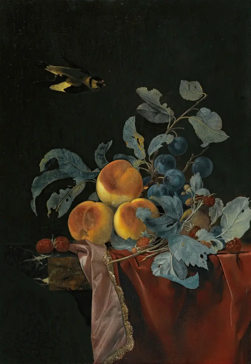 Stilleben med persikor, hallon och plommon på en delvis täckt marmorhylla, en fågel flygande ovanför av Willem van Aelst